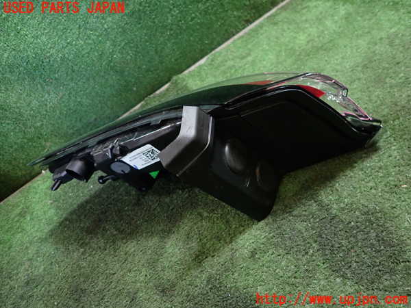 5UPJ-22921530]ジープ・コマンダー(H620)右テールランプ 中古_m0002.jpg