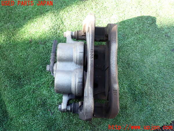 5UPJ-22934080]ハリアー(ZSU60W)右フロントキャリパー 中古_m0002.jpg