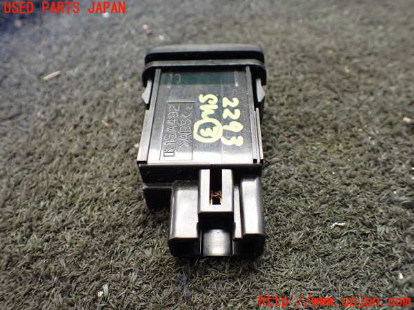 5UPJ-22936308]ハリアー(ZSU60W)スイッチ3 (フューエルオープナー) 中古_m0002.jpg