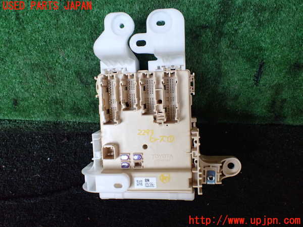 5UPJ-22936741]ハリアー(ZSU60W)ヒューズボックス1 中古_m0001.jpg
