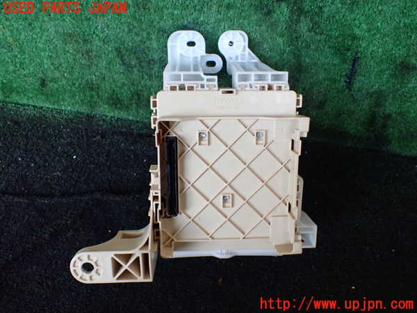 5UPJ-22936741]ハリアー(ZSU60W)ヒューズボックス1 中古_m0002.jpg