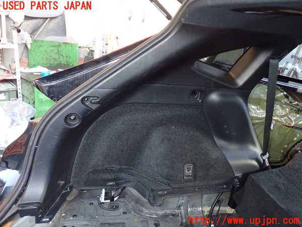 5UPJ-22937680]ハリアー(ZSU60W)左リアピラートリム 中古_m0001.jpg