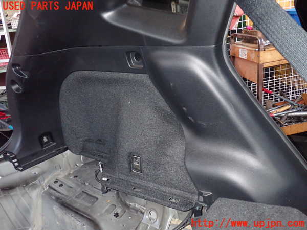 5UPJ-22937680]ハリアー(ZSU60W)左リアピラートリム 中古_m0003.jpg