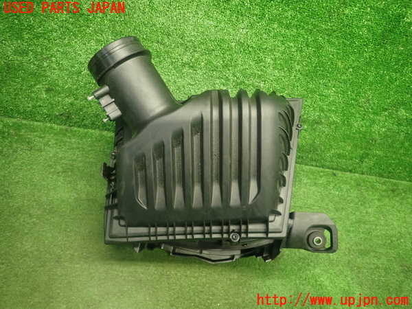 5UPJ-22942560]BMW 218d アクティブツアラー(2C20 F45)エアクリーナーボックス 中古_m0001.jpg