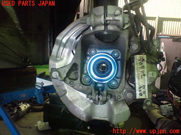 5UPJ-22944295]BMW 218d アクティブツアラー(2C20 F45)左フロントナックルハブ 中古_m0002.jpg