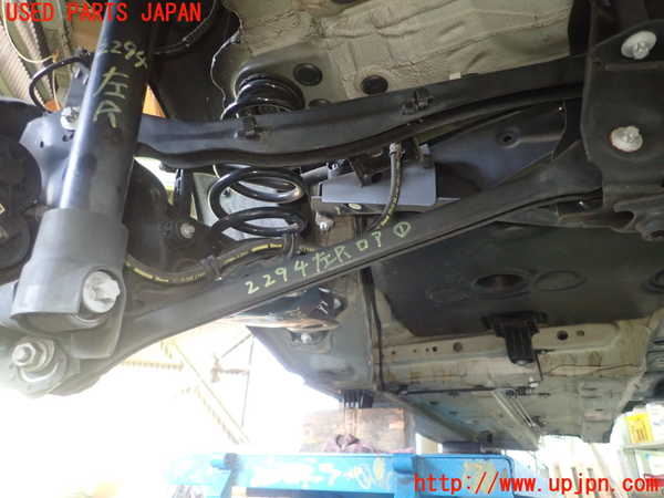 5UPJ-22945226]BMW 218d アクティブツアラー(2C20 F45)左リアロアアーム1 中古_m0001.jpg
