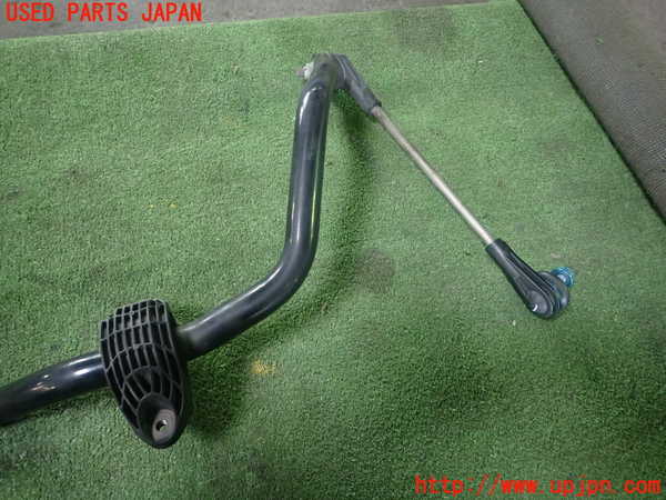 5UPJ-22945440]BMW 218d アクティブツアラー(2C20 F45)フロントスタビライザー 中古_m0003.jpg