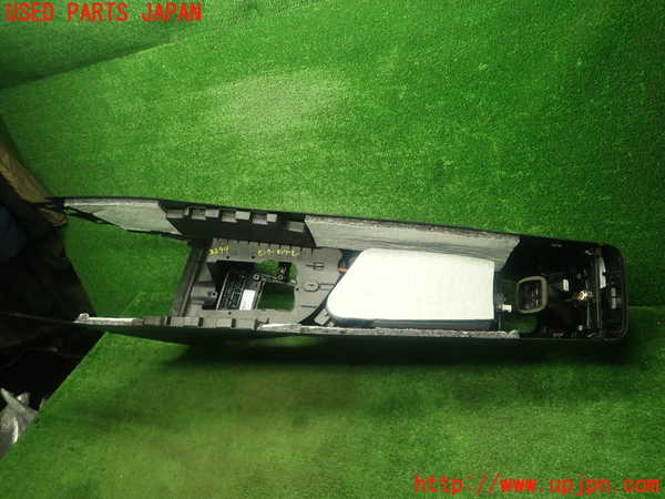 5UPJ-22947540]BMW 218d アクティブツアラー(2C20 F45)センターコンソール 中古_m0005.jpg