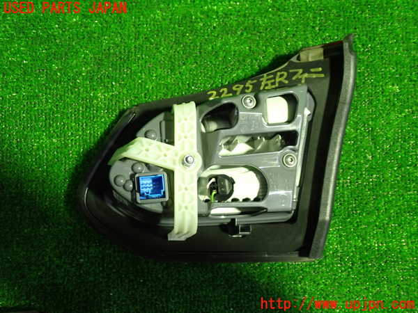 1UPJ-22951552]ベンツ C180 ステーションワゴン(205240C S205)左リアフィニッシャー 中古_m0003.jpg