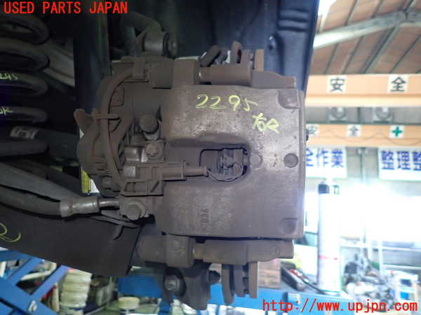 1UPJ-22954090]ベンツ C180 ステーションワゴン(205240C S205)右リアキャリパー 中古_m0001.jpg