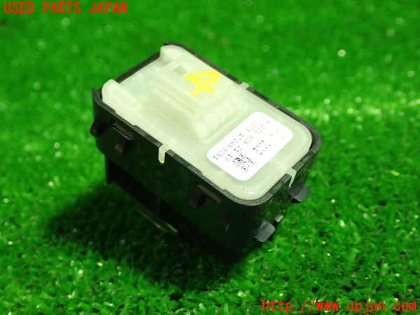 1UPJ-22956309]ベンツ C180 ステーションワゴン(205240C S205)スイッチ4 (シート) 中古_m0002.jpg
