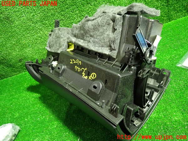 1UPJ-22957516]ベンツ C180 ステーションワゴン(205240C S205)グローブボックス1 中古_m0002.jpg