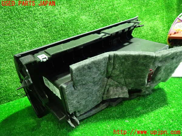 1UPJ-22957516]ベンツ C180 ステーションワゴン(205240C S205)グローブボックス1 中古_m0003.jpg