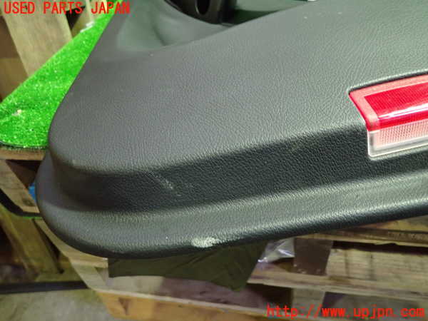1UPJ-22951294]ベンツ C180 ステーションワゴン(205240C S205)右後ドア内張り 中古_m0002.jpg