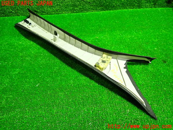 1UPJ-22957660]ベンツ C180 ステーションワゴン(205240C S205)左フロントピラートリム 中古_m0002.jpg