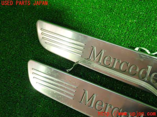 1UPJ-22957740]ベンツ C180 ステーションワゴン(205240C S205)スカッフプレート 中古_m0003.jpg