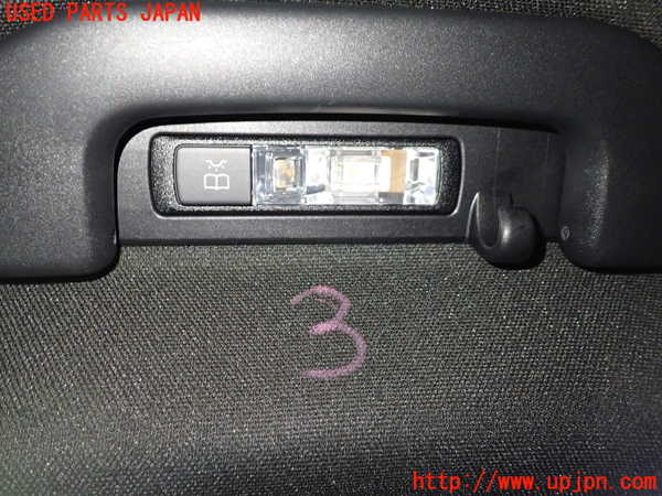 1UPJ-22956413]ベンツ C180 ステーションワゴン(205240C S205)ルームランプ3 (２列目左) 中古_m0001.jpg