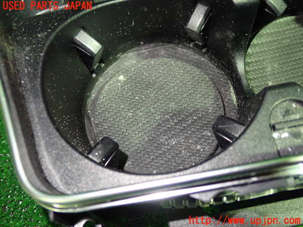 1UPJ-22957810]ベンツ C180 ステーションワゴン(205240C S205)ドリンクホルダー 中古_m0004.jpg