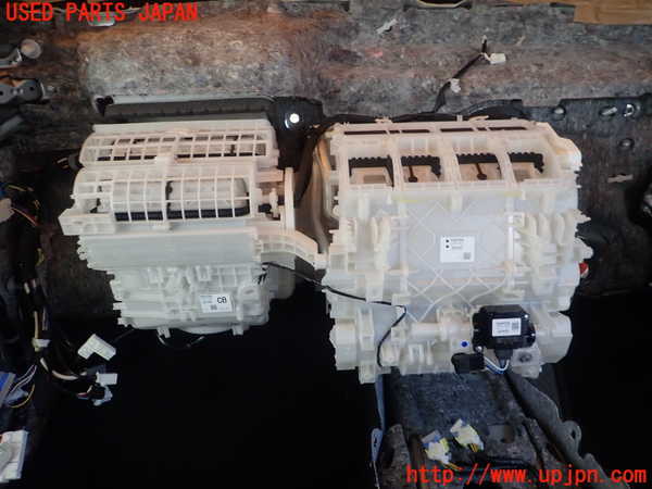 5UPJ-22966081]カローラ ハイブリッド(ZWE215)エバポレーター1 【ジャンク】_m0001.jpg