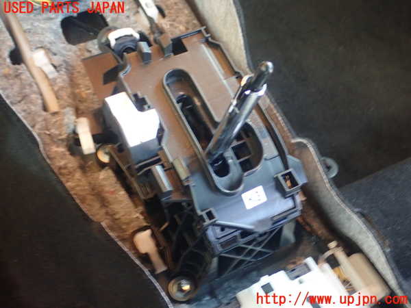 5UPJ-22967555]カローラ ハイブリッド(ZWE215)ATシフトレバー 中古_m0001.jpg