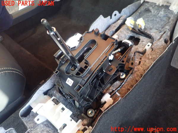 5UPJ-22967555]カローラ ハイブリッド(ZWE215)ATシフトレバー 中古_m0002.jpg