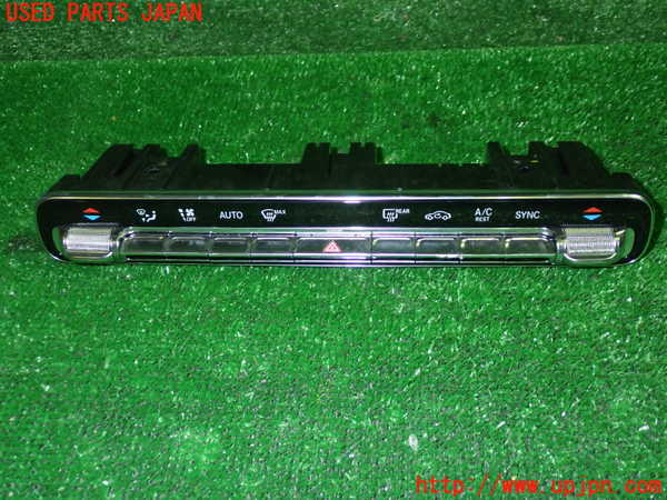 5UPJ-22996066]ベンツ CLA200 d(118312M C118)エアコンスイッチ1 中古_m0001.jpg