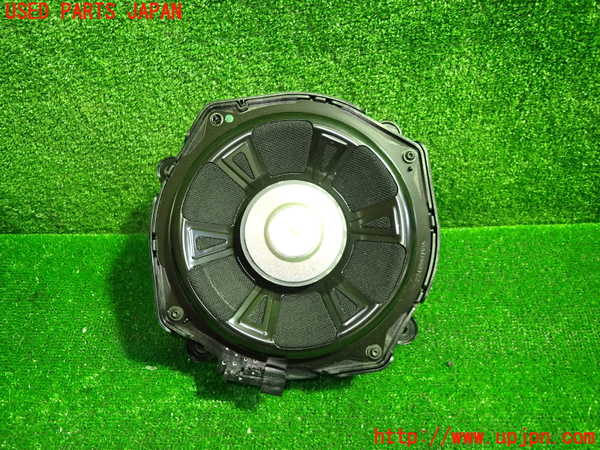 5UPJ-22996530]ベンツ CLA200 d(118312M C118)ウーハー 中古_m0001.jpg