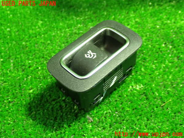 5UPJ-22996307]ベンツ CLA200 d(118312M C118)スイッチ2 (トランク) 中古_m0001.jpg