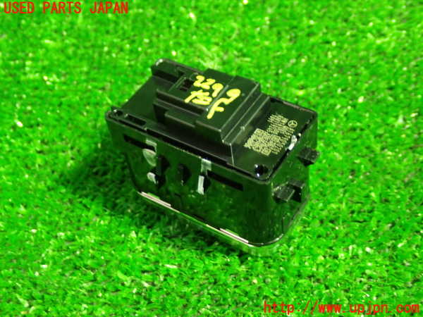 5UPJ-22996245]ベンツ CLA200 d(118312M C118)左前パワーウィンドウスイッチ 中古_m0002.jpg