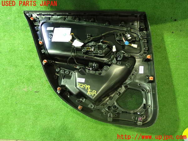 5UPJ-22991294]ベンツ CLA200 d(118312M C118)右後ドア内張り 中古_m0005.jpg