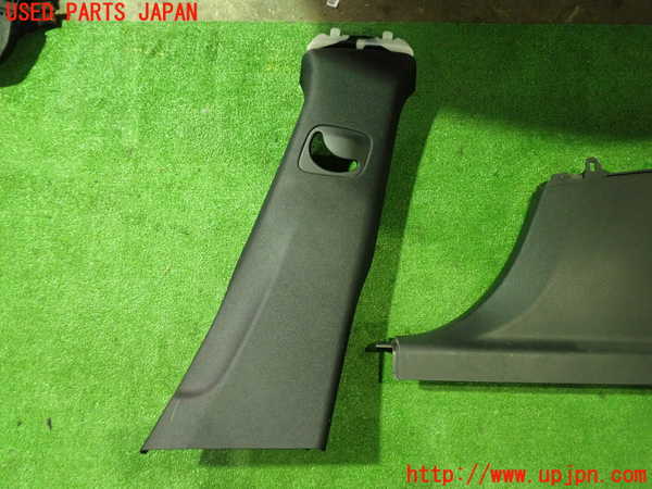 5UPJ-22997665]ベンツ CLA200 d(118312M C118)右センターピラートリム 中古_m0003.jpg