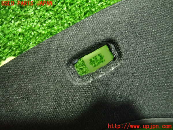 5UPJ-22997680]ベンツ CLA200 d(118312M C118)左リアピラートリム 中古_m0002.jpg