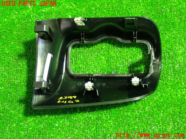 5UPJ-22997692]ベンツ CLA200 d(118312M C118)内装トリム類2 中古_m0002.jpg