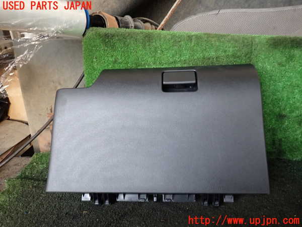 5UPJ-23007516]シエンタハイブリッド(MXPL10G)グローブボックス1 中古_m0001.jpg