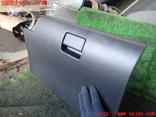 5UPJ-23007516]シエンタハイブリッド(MXPL10G)グローブボックス1 中古_m0002.jpg