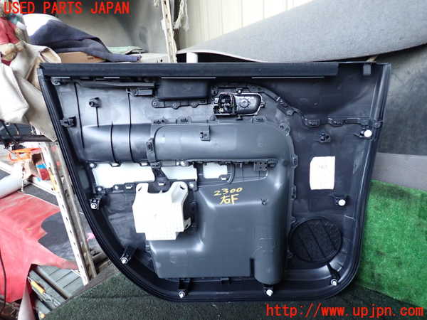 5UPJ-23001234]シエンタハイブリッド(MXPL10G)右前ドア内張り 中古_m0004.jpg