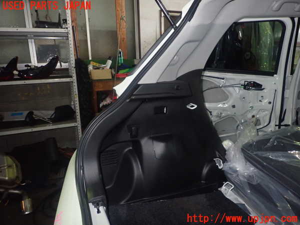 5UPJ-23047680]スイフトスポーツ(ZC33S)左リアピラートリム 中古_m0001.jpg