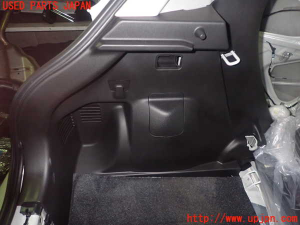 5UPJ-23047680]スイフトスポーツ(ZC33S)左リアピラートリム 中古_m0003.jpg