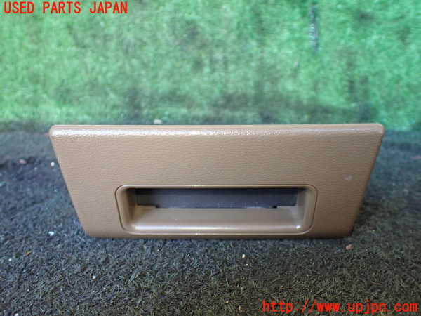 5UPJ-23057821]クラウン 4ドア ハードトップ(MS112)灰皿1 中古_m0001.jpg