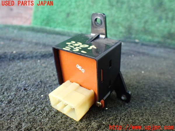 5UPJ-23056280]クラウン 4ドア ハードトップ(MS112)ミラースイッチ 中古_m0002.jpg