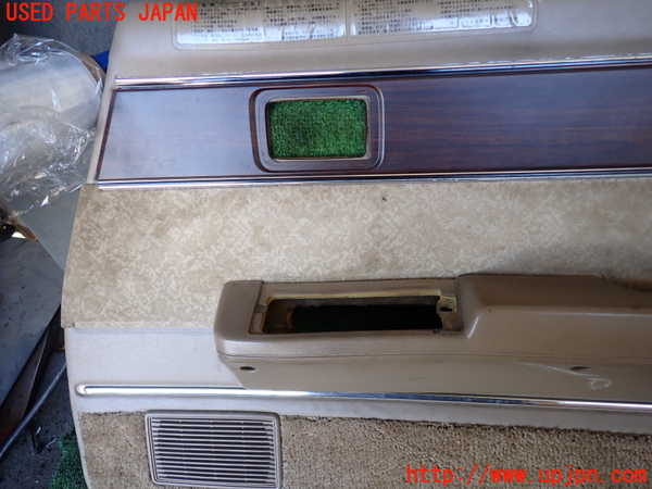 5UPJ-23051234]クラウン 4ドア ハードトップ(MS112)右前ドア内張り 中古_m0002.jpg