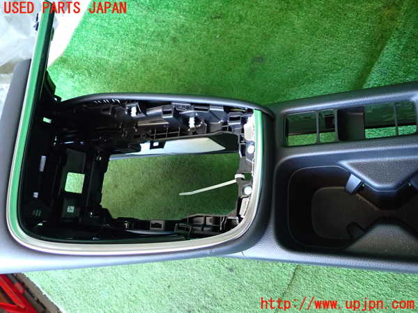 2UPJ-23087540]ヴェゼル ハイブリッド(e：HEV)(RV5)センターコンソール 中古_m0002.jpg