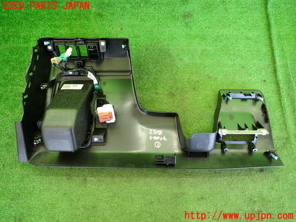 2UPJ-23087841]ヴェゼル ハイブリッド(e：HEV)(RV5)小物入れ1 中古_m0002.jpg