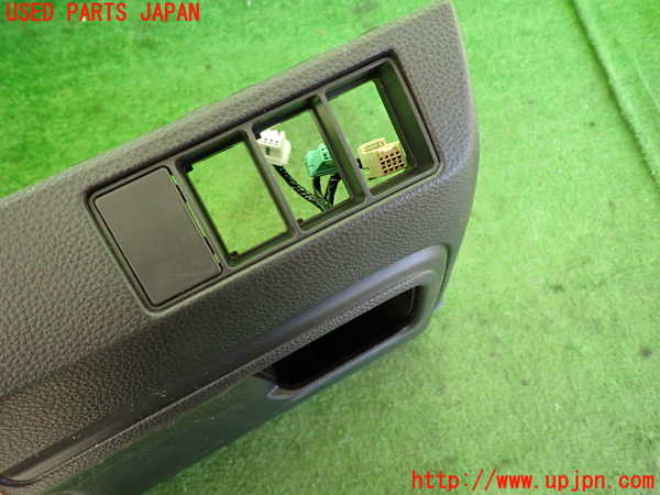 2UPJ-23087841]ヴェゼル ハイブリッド(e：HEV)(RV5)小物入れ1 中古_m0003.jpg