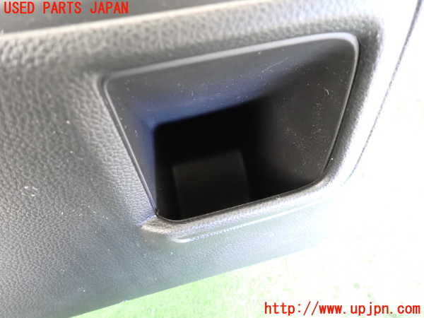 2UPJ-23087841]ヴェゼル ハイブリッド(e：HEV)(RV5)小物入れ1 中古_m0004.jpg