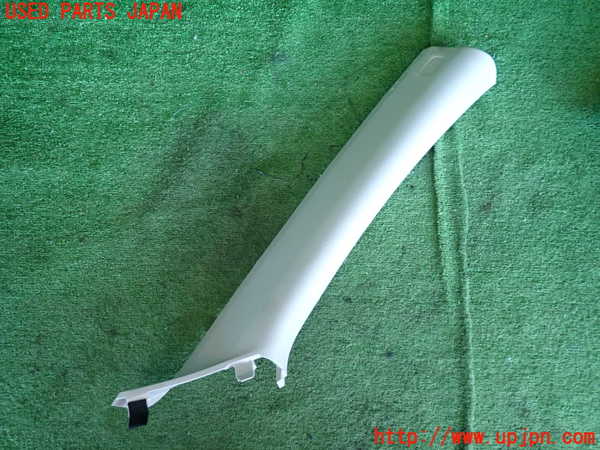 2UPJ-23087655]ヴェゼル ハイブリッド(e：HEV)(RV5)右フロントピラートリム 【ジャンク品】 中古_m0001.jpg