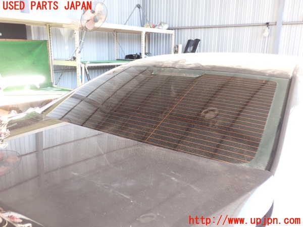 2UPJ-23091560]アウディ・A8 ハイブリッド(4HCHJA)リアガラス 中古_m0001.jpg