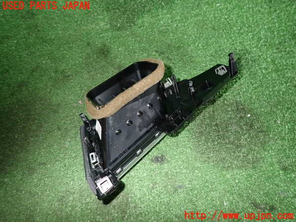 2UPJ-23097527]アウディ・A8 ハイブリッド(4HCHJA)エアコン吹き出し口2 (右) 中古_m0003.jpg
