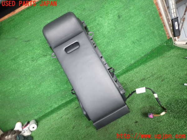 2UPJ-23097549]アウディ・A8 ハイブリッド(4HCHJA)コンソール 中古_m0001.jpg