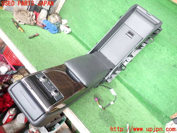 2UPJ-23097549]アウディ・A8 ハイブリッド(4HCHJA)コンソール 中古_m0002.jpg